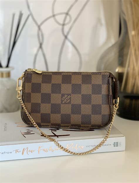 lv mini pochette accessoires on chain